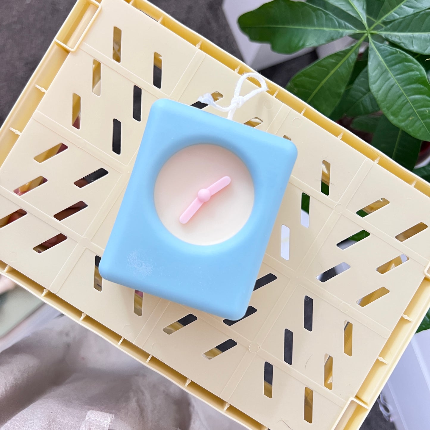 Retro Clock Candle