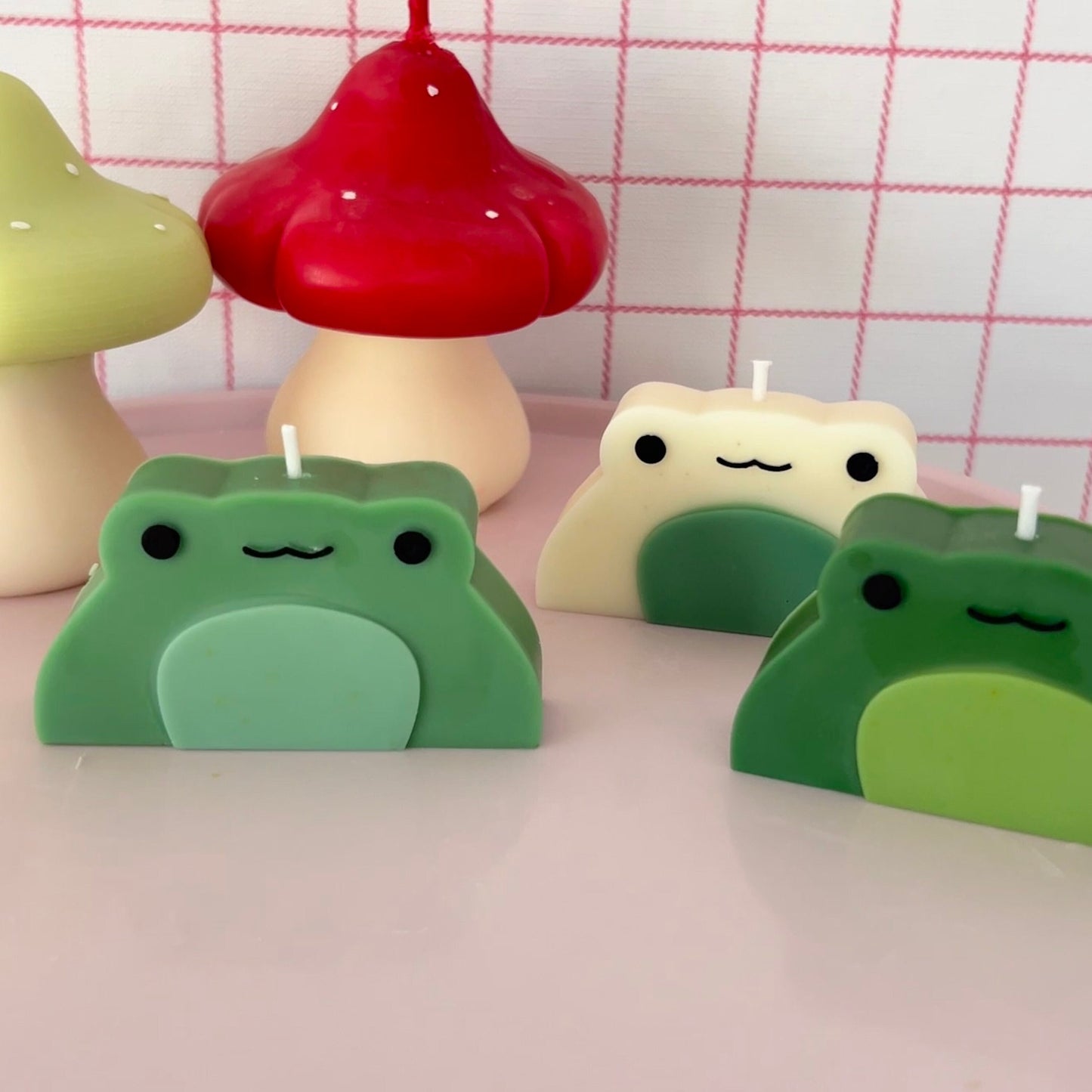 Frog candle, frog decor, frog room decor, aesthetic candle, frog girl, indie kids decor, frog gift, green lover gift, animal candle