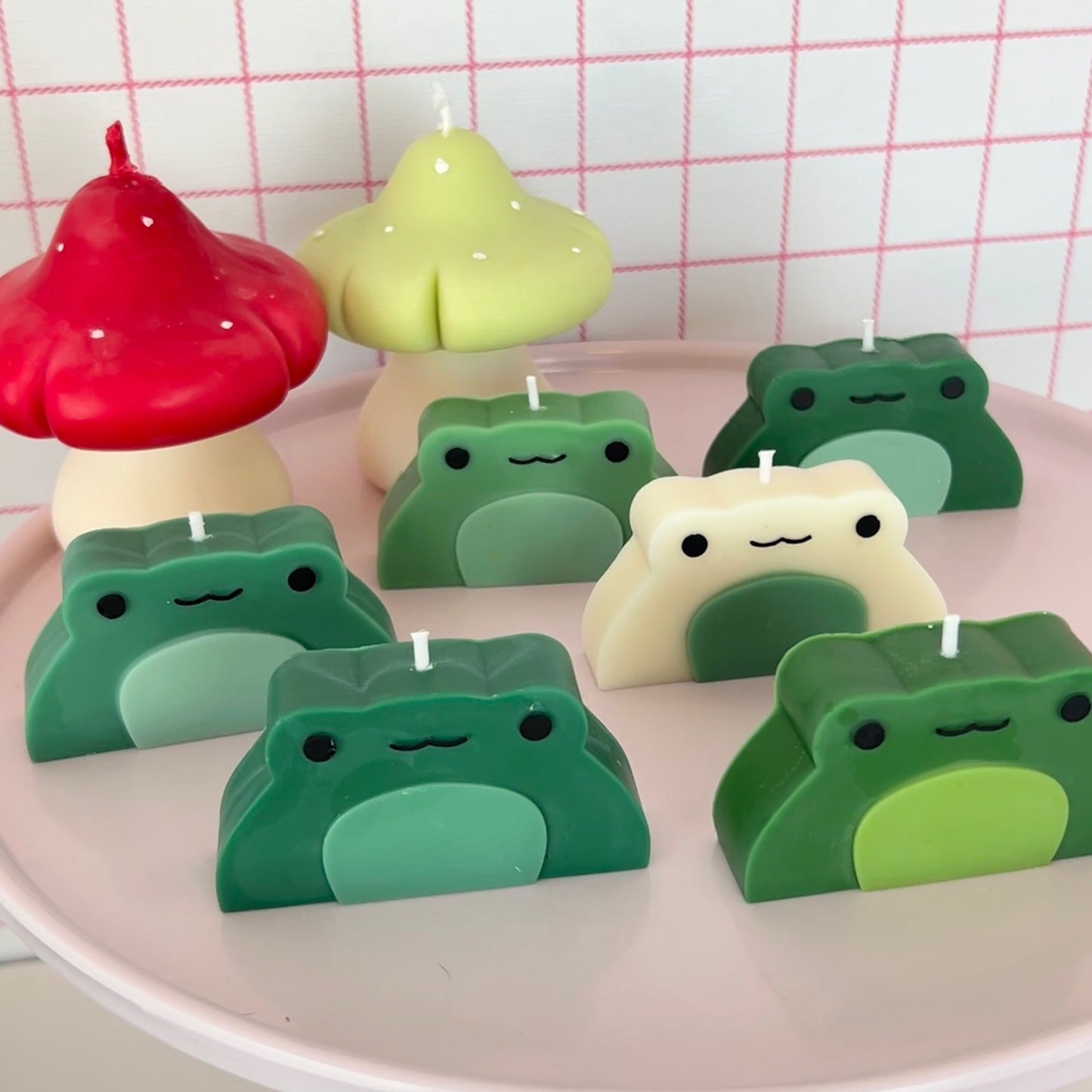 Frog candle, frog decor, frog room decor, aesthetic candle, frog girl, indie kids decor, frog gift, green lover gift, animal candle