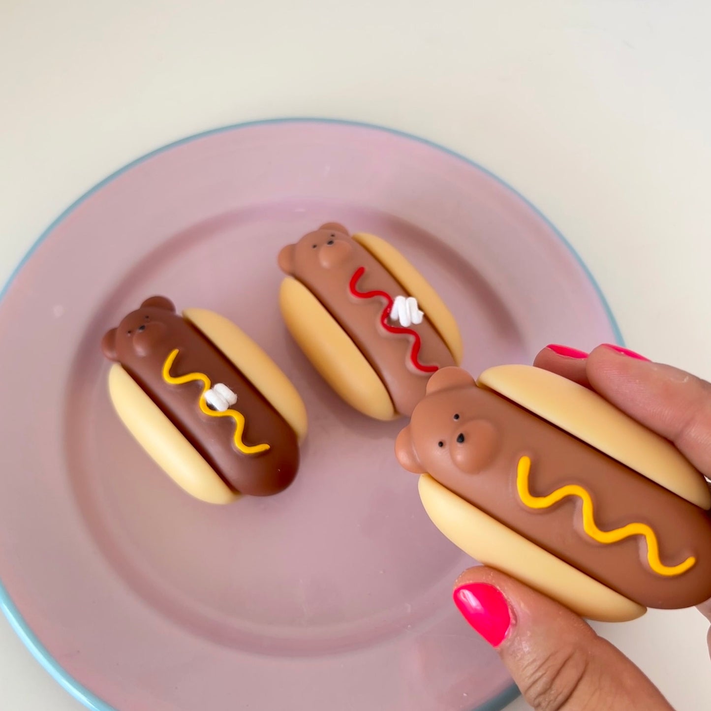 Bear Hotdog candle, bear decor, hotdog decor, cute room decor, aesthetic room decor, cute gifts, gifts for her/him, housewarming gifts