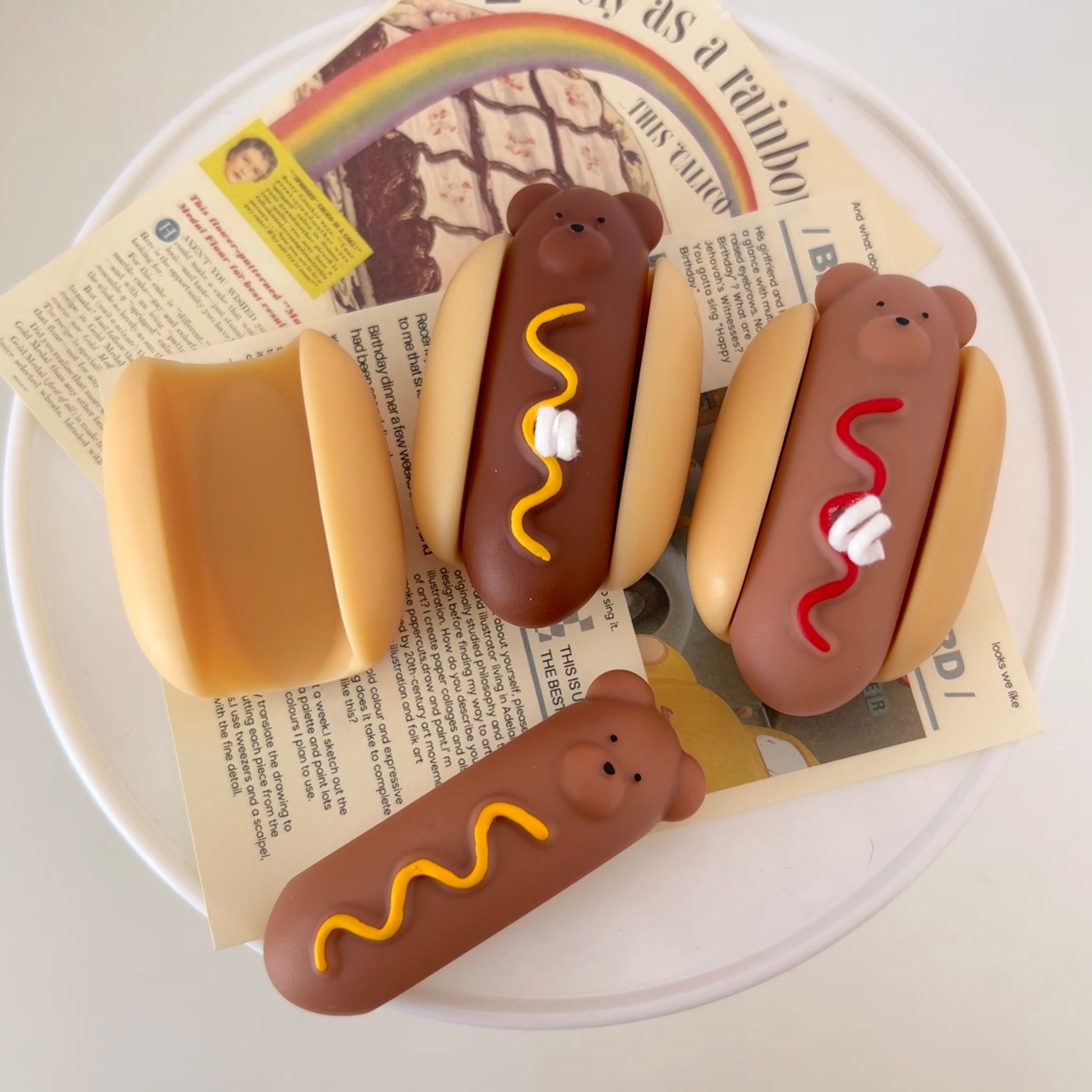 Bear Hotdog candle, bear decor, hotdog decor, cute room decor, aesthetic room decor, cute gifts, gifts for her/him, housewarming gifts