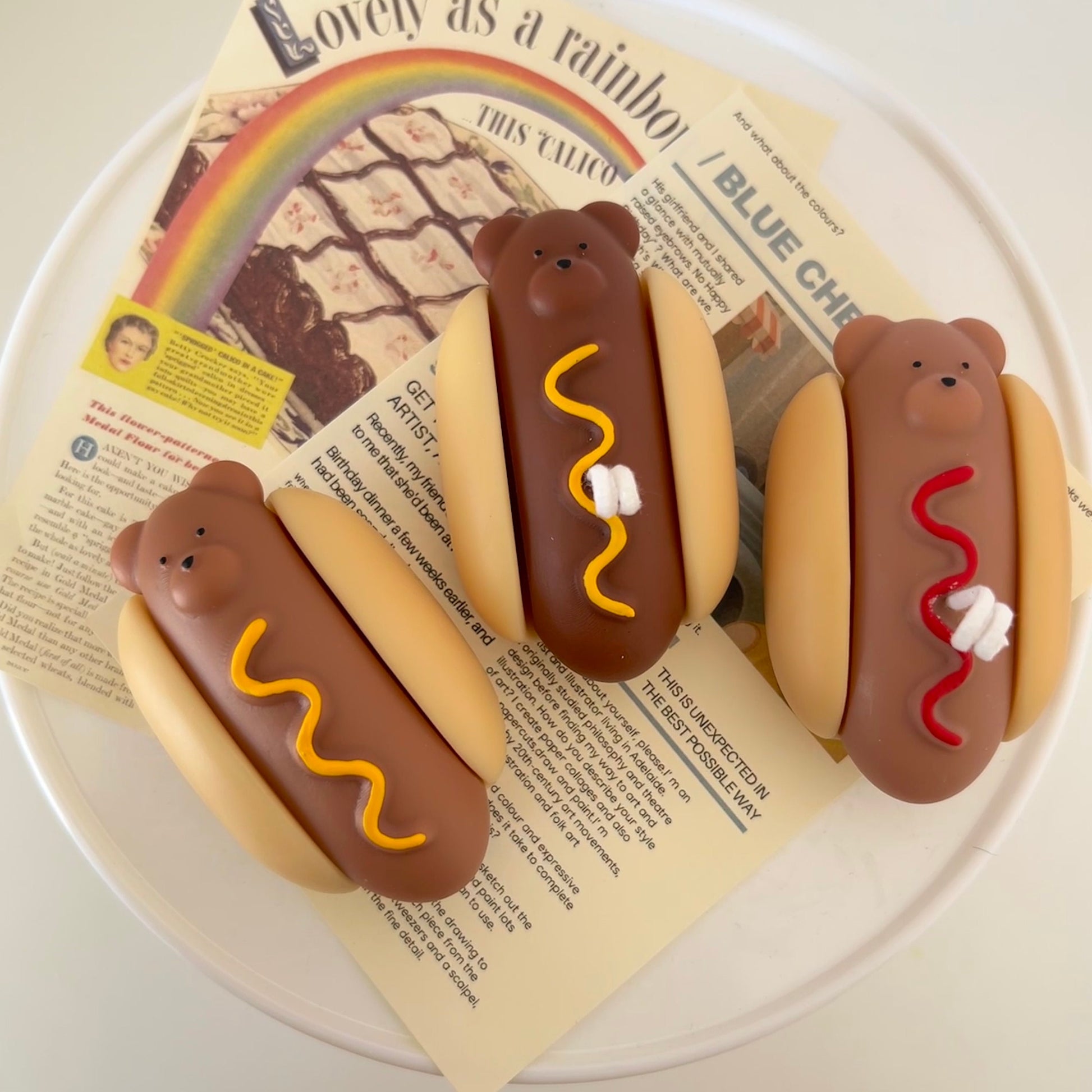 Bear Hotdog candle, bear decor, hotdog decor, cute room decor, aesthetic room decor, cute gifts, gifts for her/him, housewarming gifts